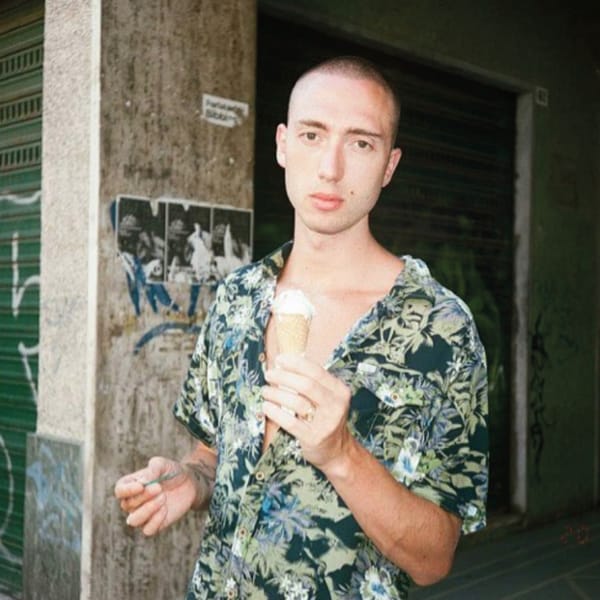 L’écrivain qui fume la mer : Simon Johannin à Marseille