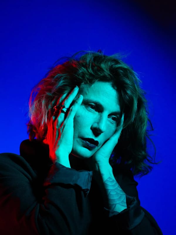 Robi : la prêtresse du Levant hypnotise Paris pour la deuxième fois