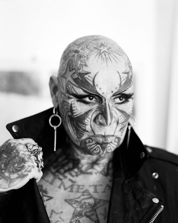 Blattes, Bible et maquillage : Jean-Luc Verna avant New-York