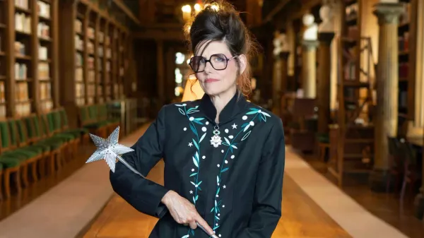 Elle déteste la terre et les bavards : Nina Childress, presque immortelle